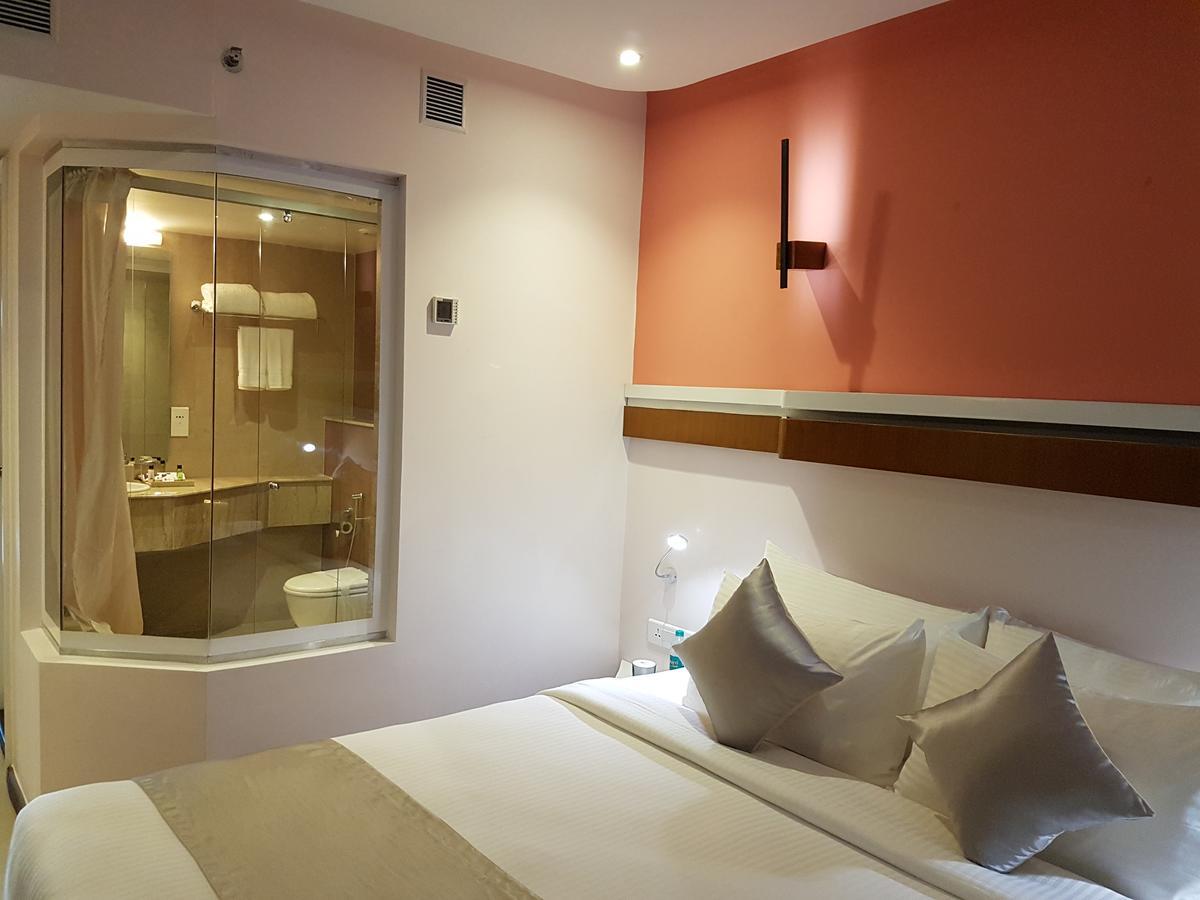 The Blooms Cochin Hotel Kochi Екстериор снимка