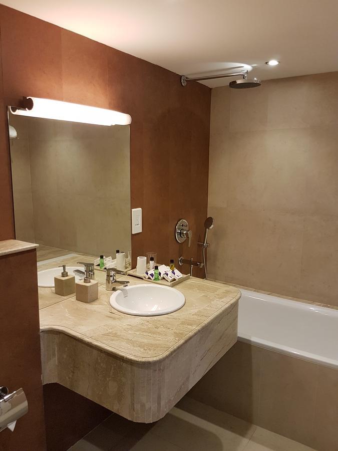 The Blooms Cochin Hotel Kochi Екстериор снимка