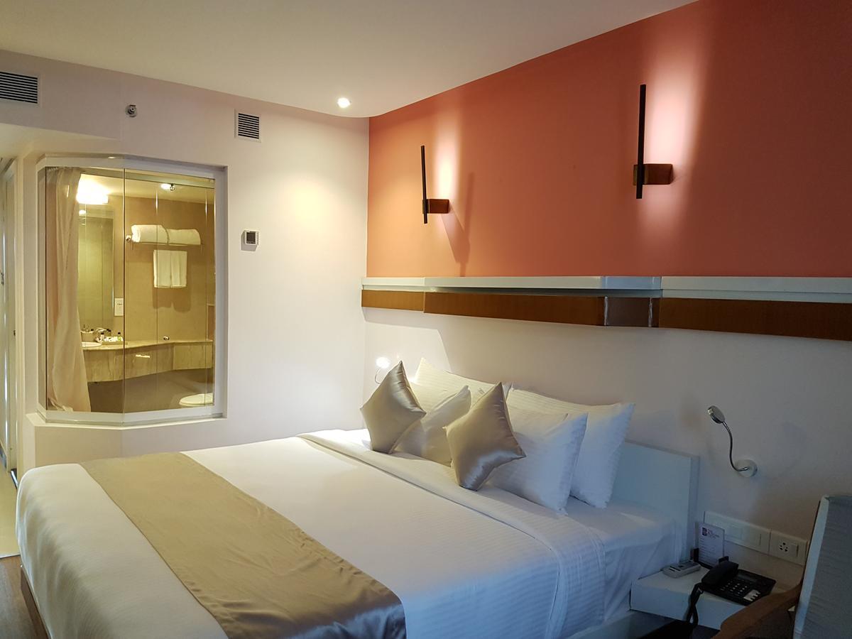 The Blooms Cochin Hotel Kochi Екстериор снимка