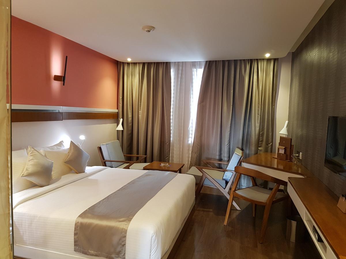 The Blooms Cochin Hotel Kochi Екстериор снимка