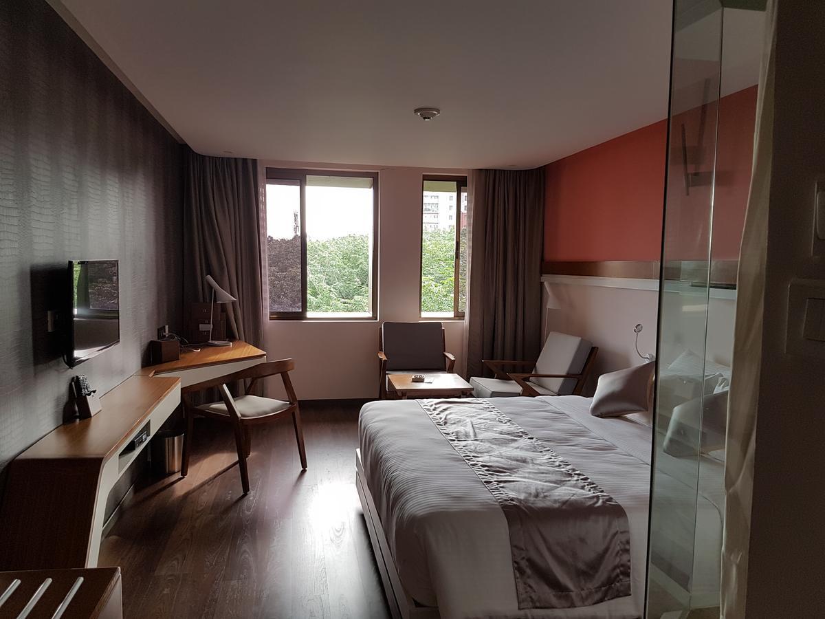 The Blooms Cochin Hotel Kochi Екстериор снимка