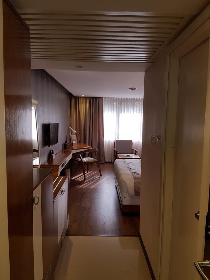 The Blooms Cochin Hotel Kochi Екстериор снимка