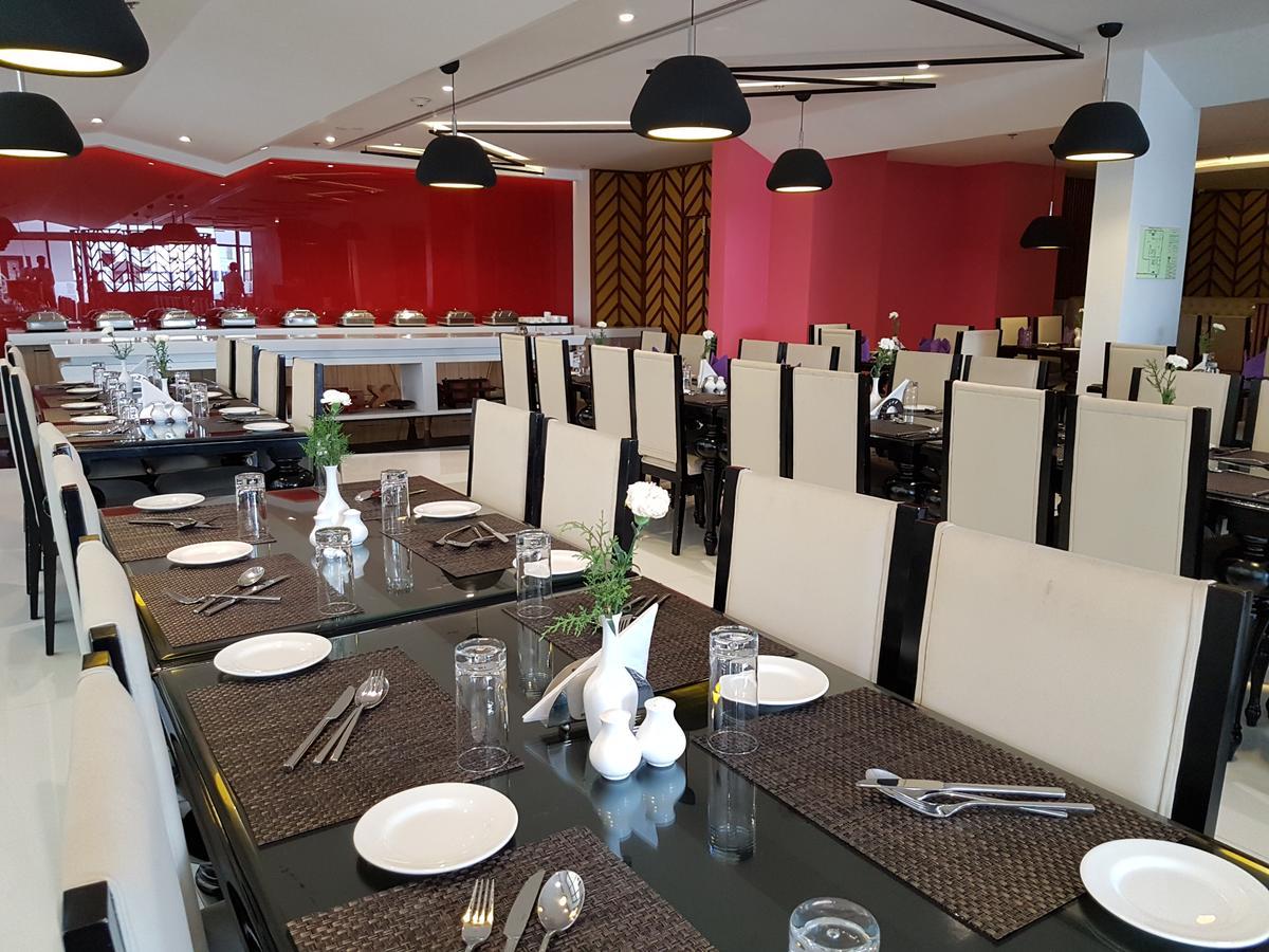 The Blooms Cochin Hotel Kochi Екстериор снимка