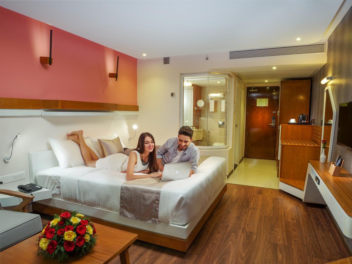 The Blooms Cochin Hotel Kochi Екстериор снимка