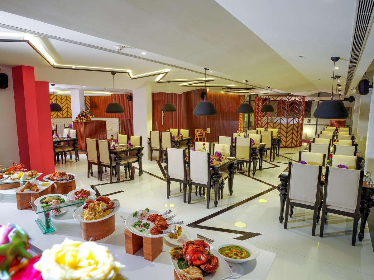 The Blooms Cochin Hotel Kochi Екстериор снимка