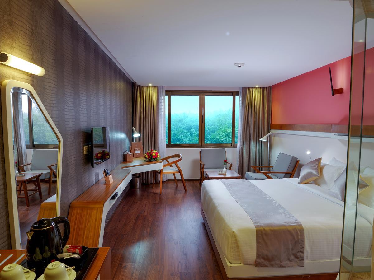 The Blooms Cochin Hotel Kochi Екстериор снимка