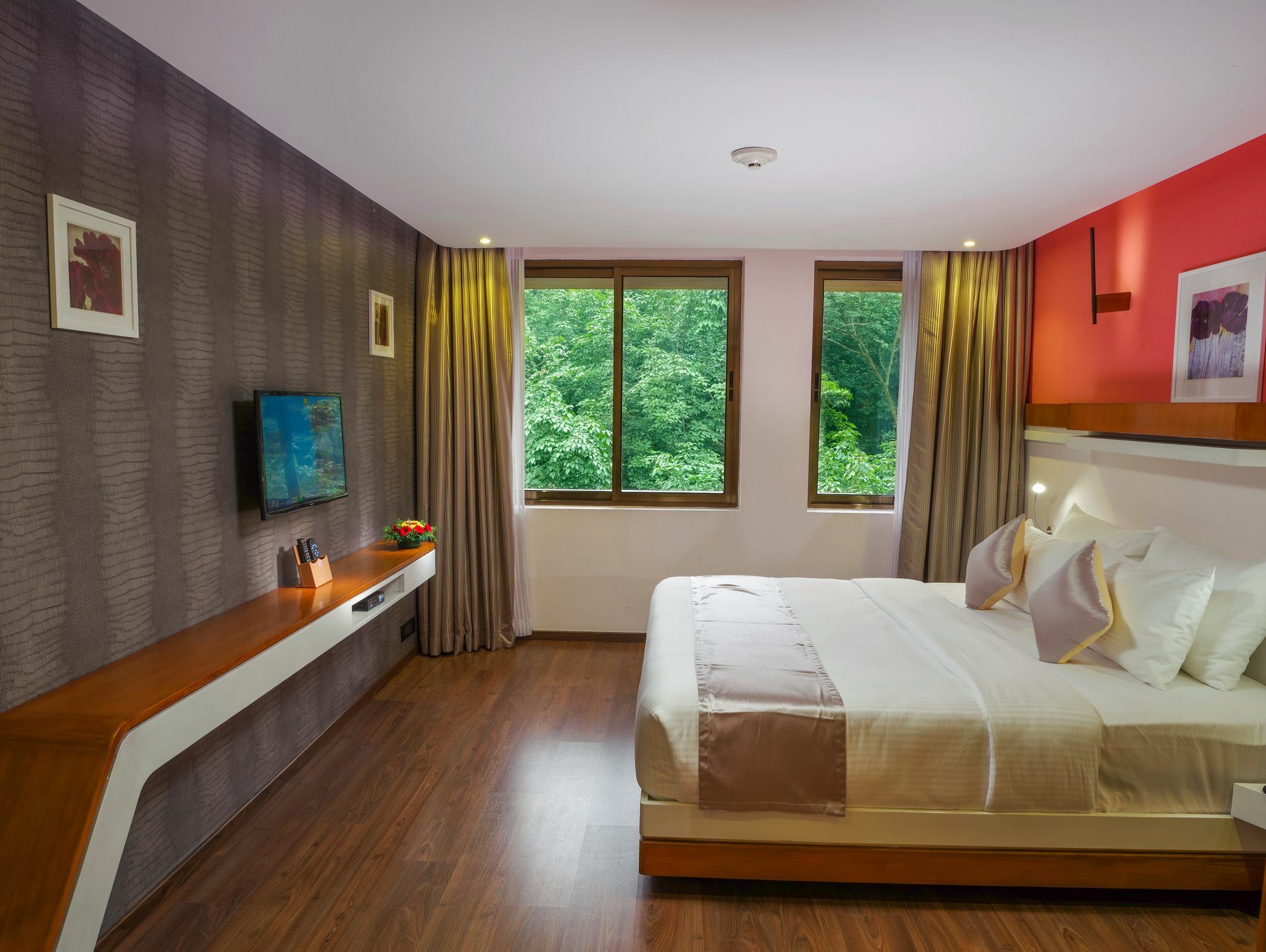The Blooms Cochin Hotel Kochi Екстериор снимка